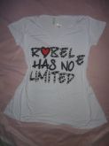 camiseta bata branca decote V veste 50