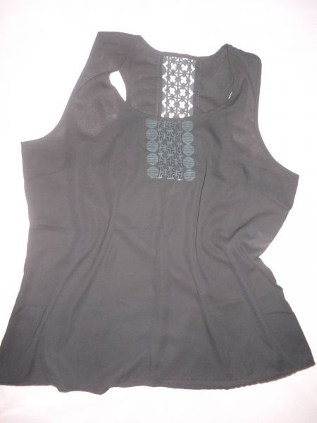 blusa preta de seda veste 50 com detalhes em renda