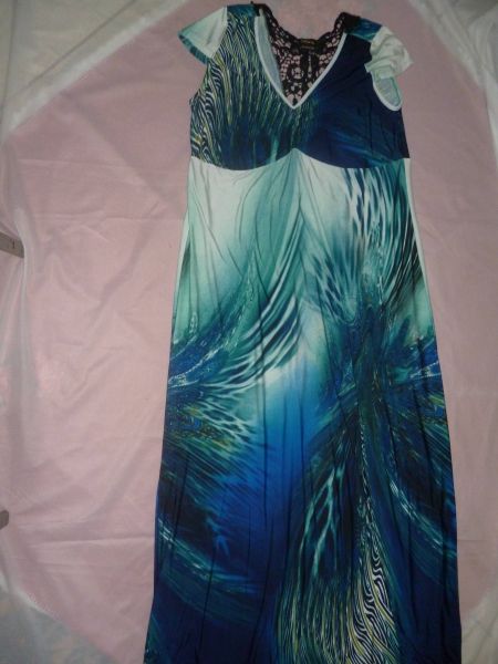 vestido longo  c/ detalhes em renda costa e frente veste 54